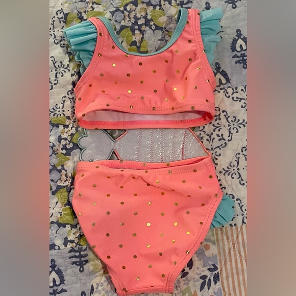 Brand new Wetsuit brand swimsuit size newborn. Adorable Fish and ruffle detail - Picture 2 of 3